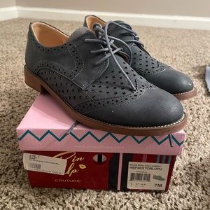 Pin up couture women’s size 7 Oxford